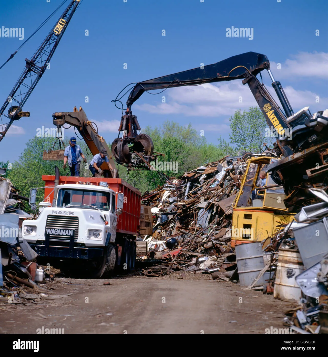 Bull Metal truck for scrap metal collection in Seine-et-Marne